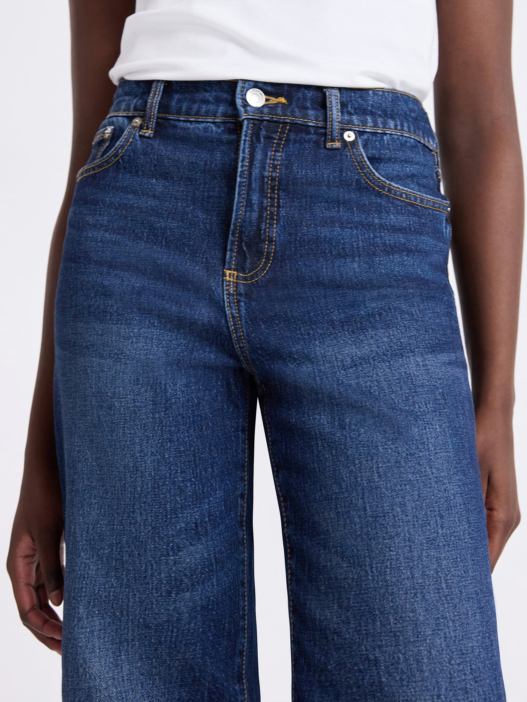 Free Assembly Women's Midrise Relaxed Ankle Jeans, 27.5" Inseam Sizes 0-18 - Image 4