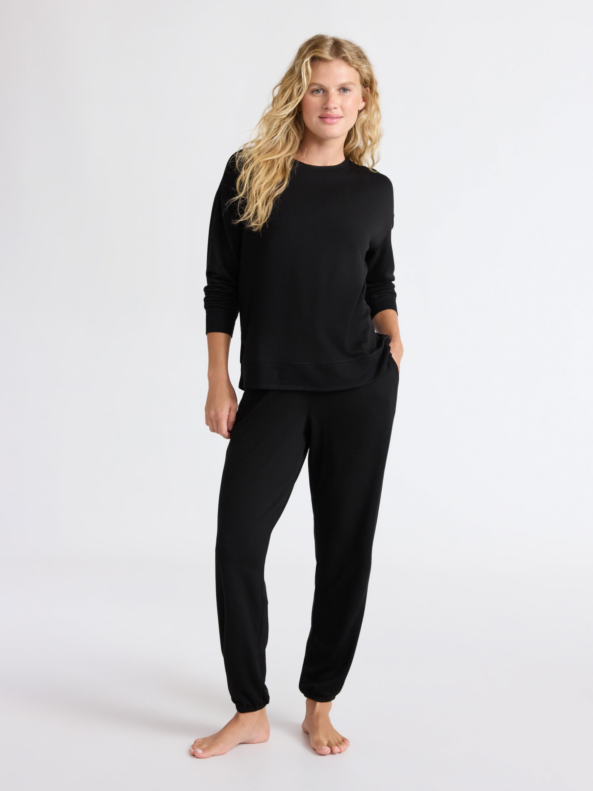 Joyspun Women’s Fleece Long Sleeve Top and Joggers Lounge Set, 2-Piece, Sizes XS-3X