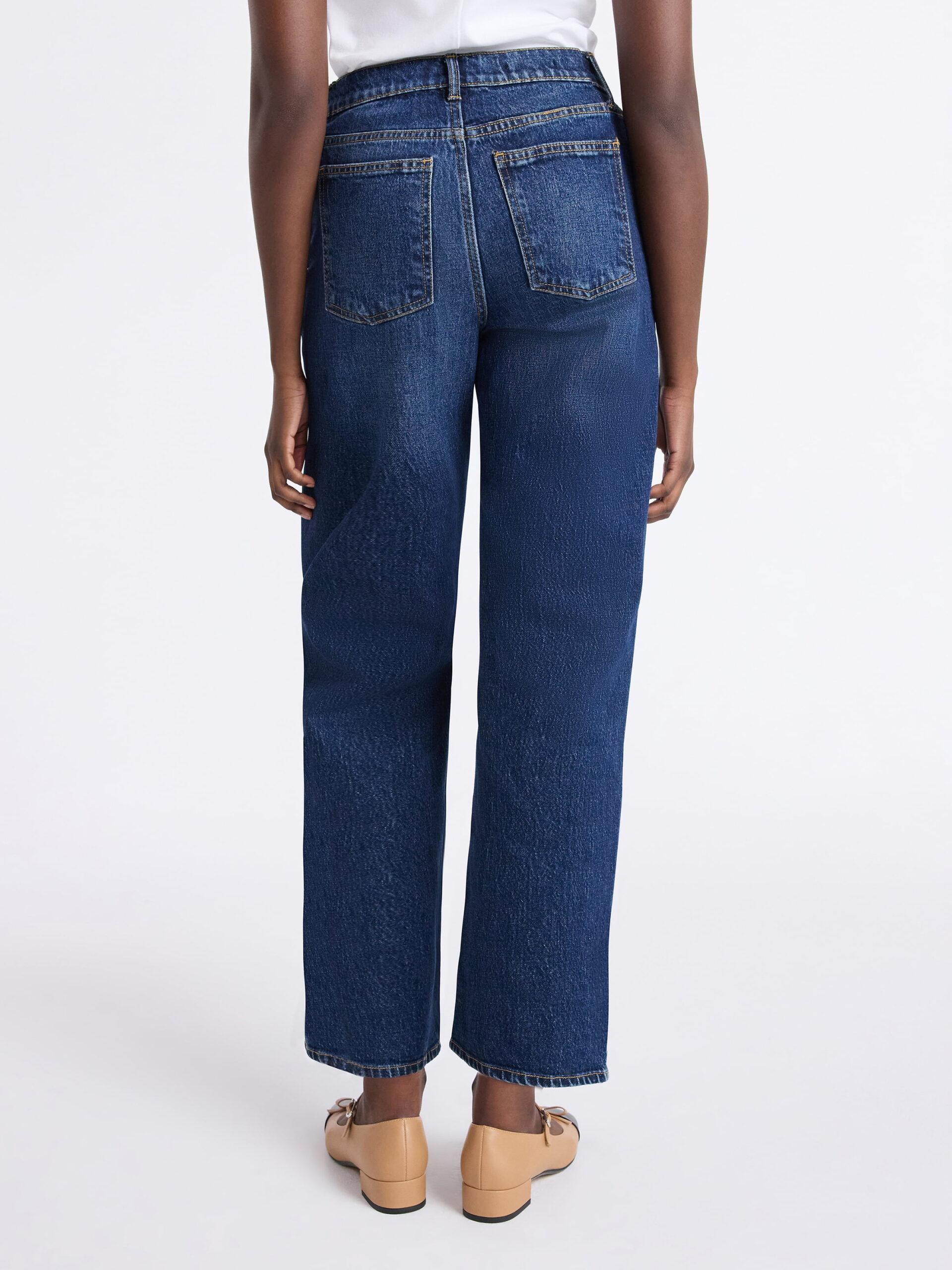 Free Assembly Women's Midrise Relaxed Ankle Jeans, 27.5" Inseam Sizes 0-18 - Image 3