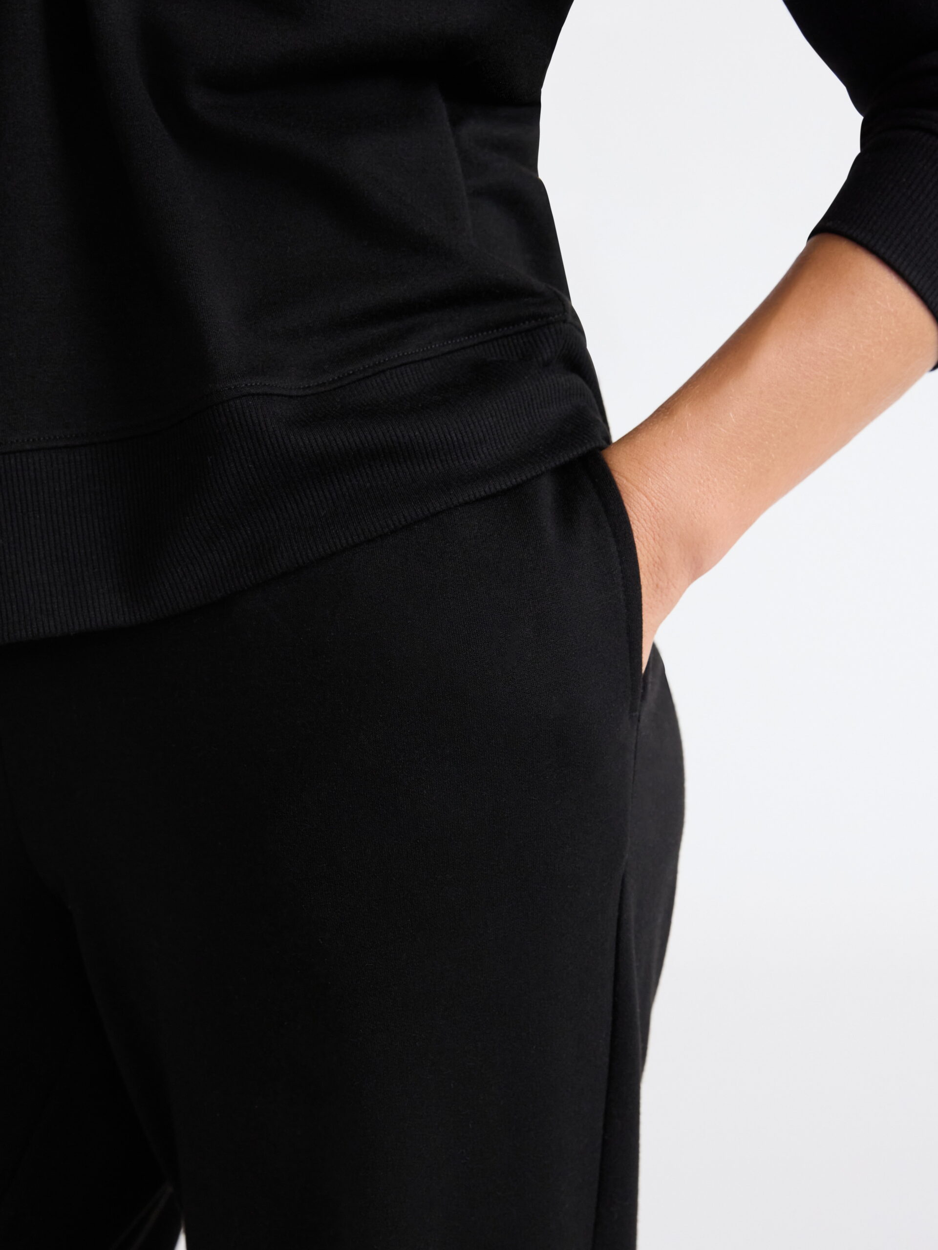 Joyspun Women’s Fleece Long Sleeve Top and Joggers Lounge Set, 2-Piece, Sizes XS-3X - Image 4