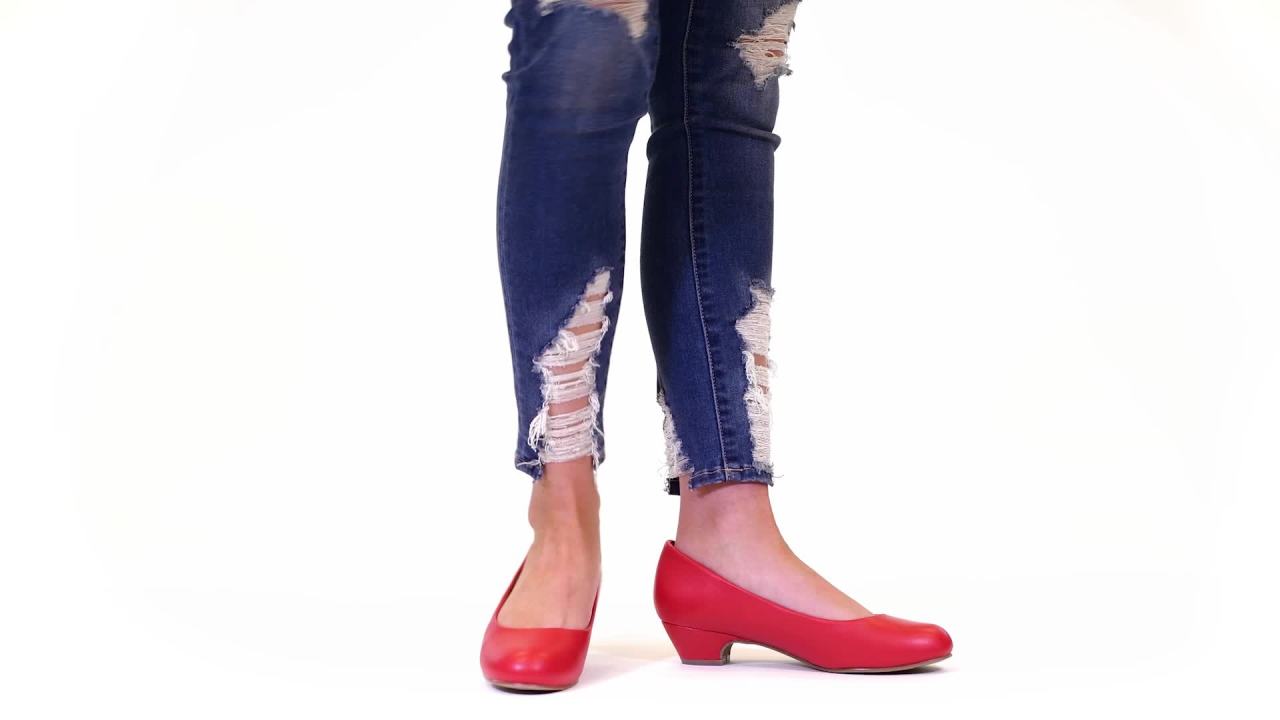 Journee Womens Saar Comfort Insole Round Toe Block Heel Pumps - Image 2